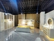 Suite phòng ngủ hiện đại Mid Century Solid có tủ quần áo màu anh đào trang chủ với giường cỡ King